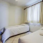 Apto pé na areia com linda vista frente mar CEL403