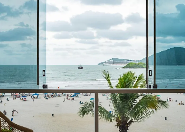 Apto pé na areia com linda vista frente mar CEL403